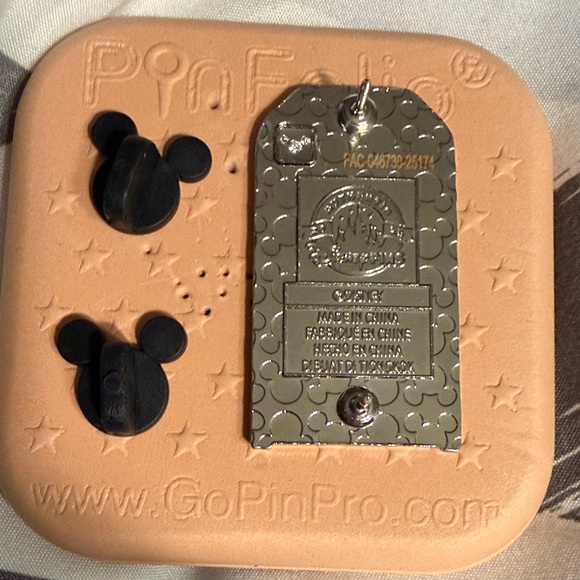 Disney belle trash can Enamel Pin - Picture 2 of 2